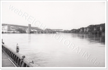 Neu im Abschnitt zur Donaubrücke bei Sinzing ist dieses Foto der beiden Pfeiler in Ufernähe