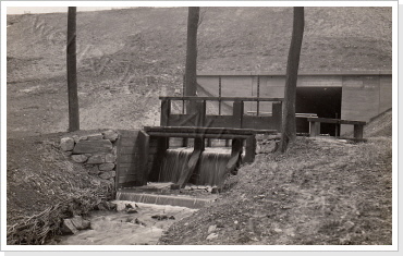 Durchlaß und Wehr im Krebsgrund (Triebischtal) 29.04.1937